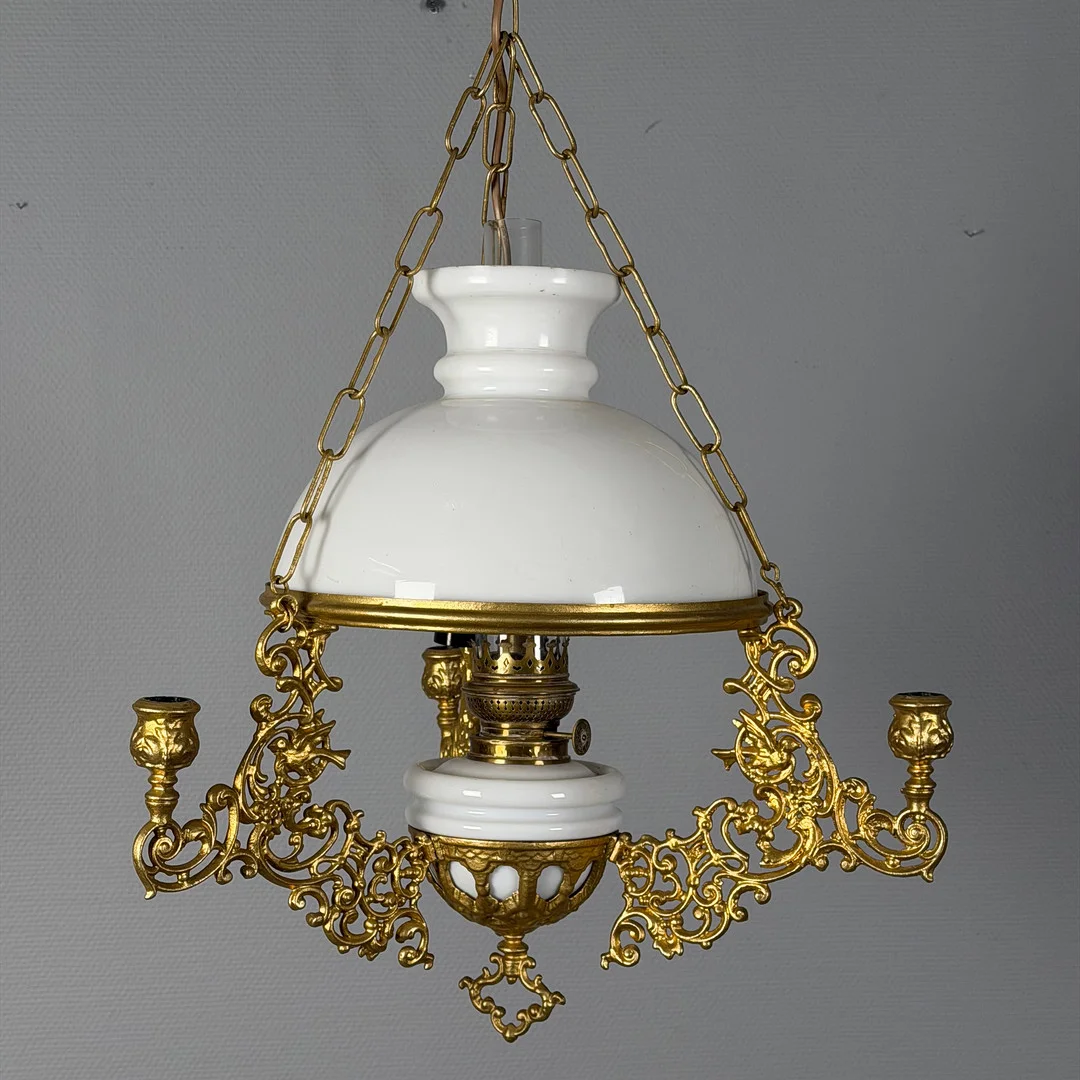 TAKFOTOGENLAMPA, sekelskifte 1900, 3-armad, bronserad stomme med genombruten dekor, , kupa i vitt glas, senare kompletterad med elektrisk ljuskälla. — Ceiling lights — Skandia Auktion