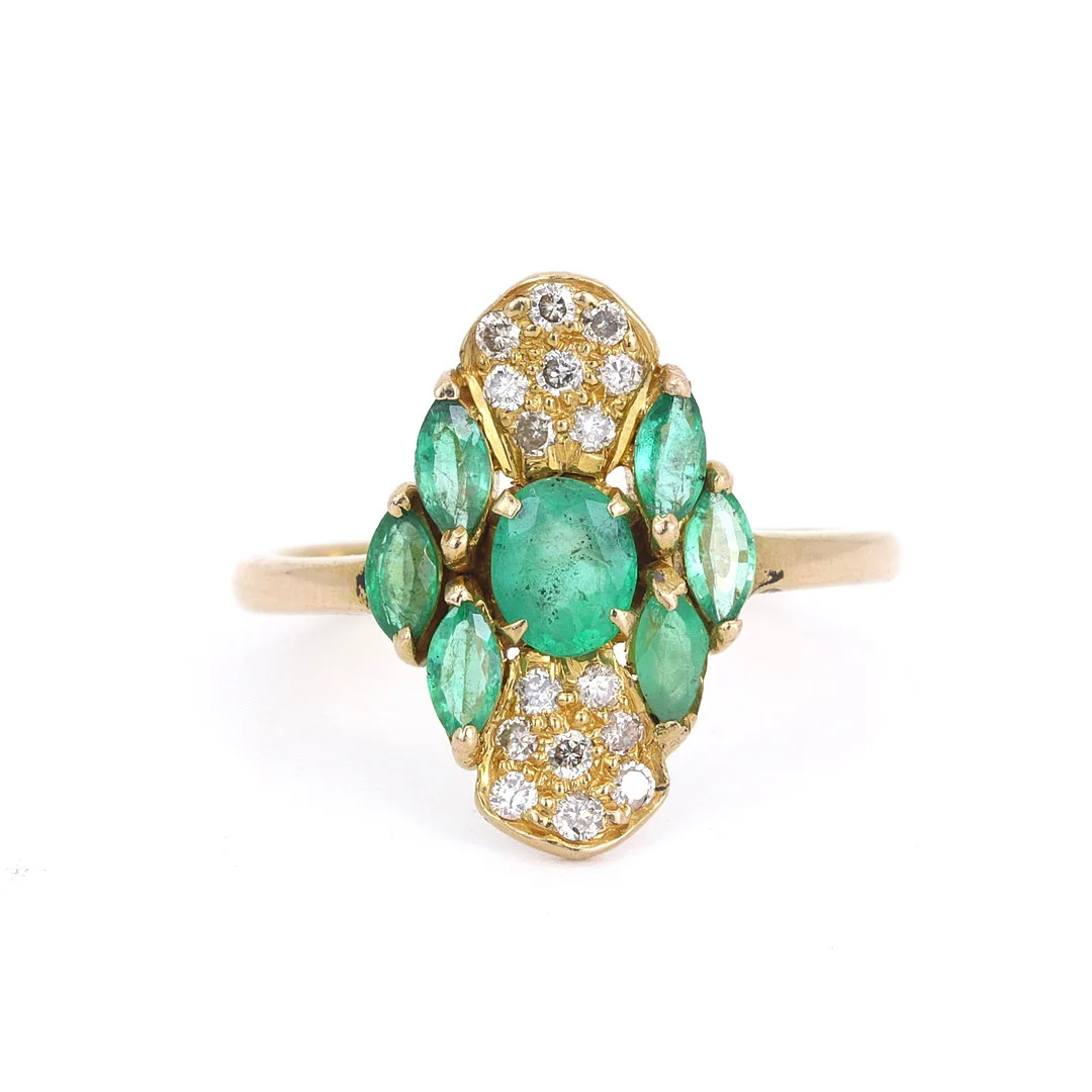 18CT GOLD EMERALD & DIAMOND SET RING. — Rings — Chalkwell Auctions