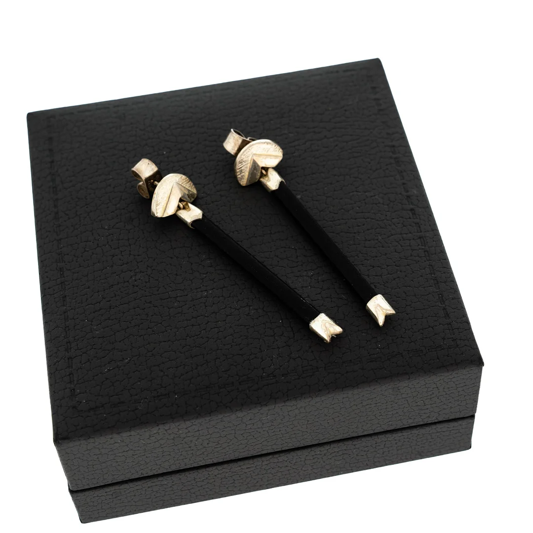 ZOLTÁN POPOVITS. Örhängen, Ett par, Sterling silver med ebenholts, Lapponia, Finland. — Earrings — Norrlands Auktionsverk