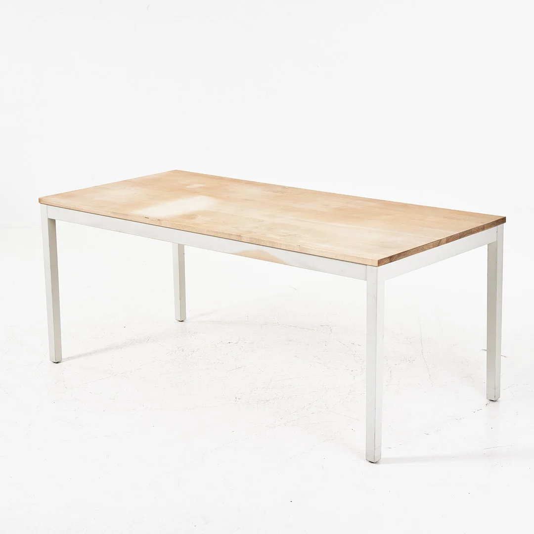 NIRVAN RICHTER. "Multi-O", matbord, Norrgavel, Sverige, 2000-tal, björk, bemålade ben. — Dining tables — Stockholms Auktionsverk Magasin 5