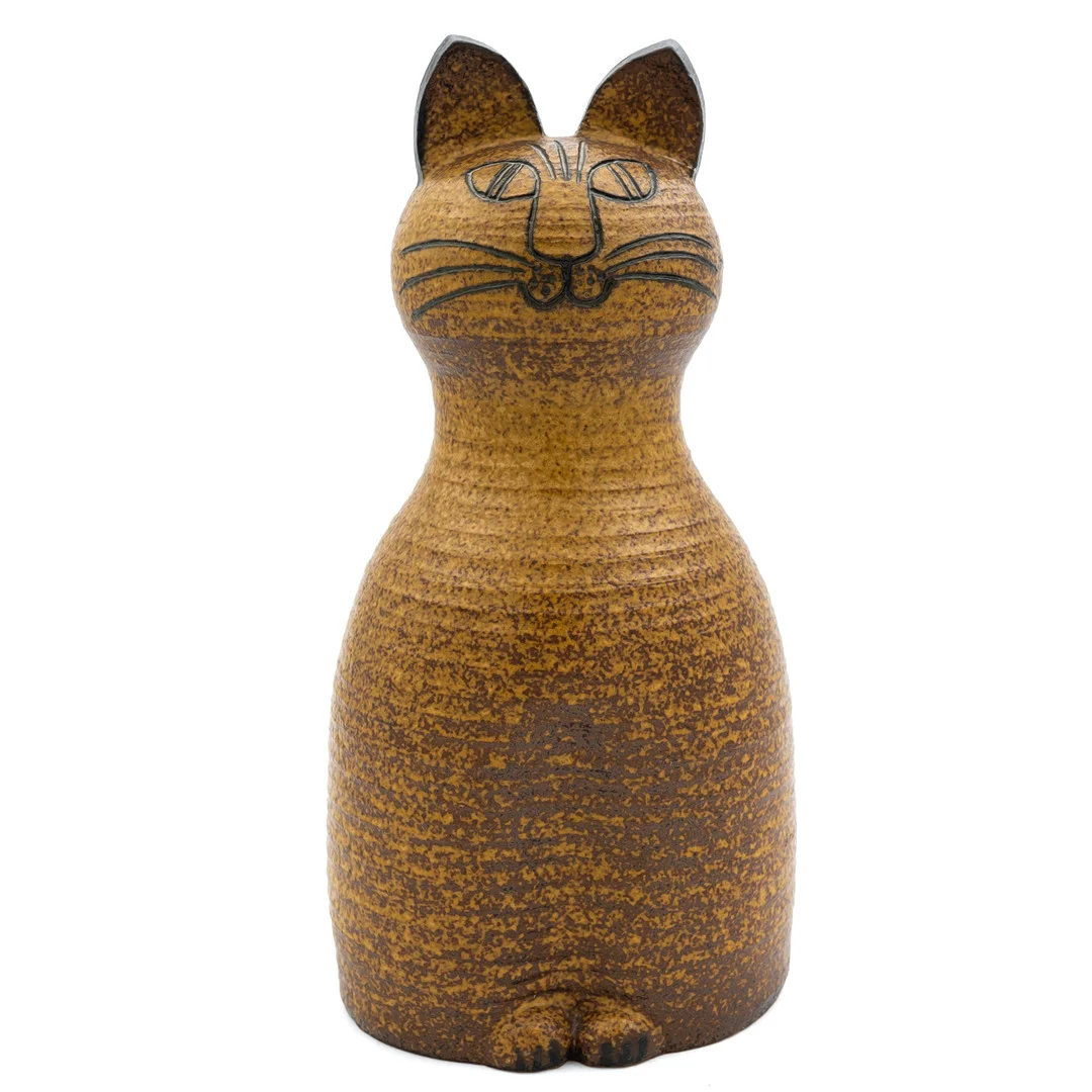 LISA LARSON. Skulptur / Figurin, Katt, Gustavsberg, Signerad 1900-tal. — European — Norrlands Auktionsverk