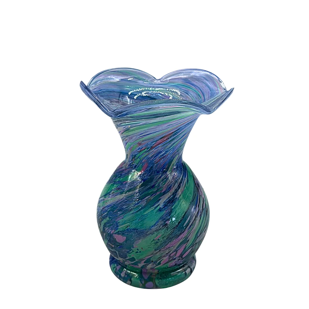 FLORALE GLASVASE IN BLAU- UND GRÜNTÖNEN. — Art glass — Auktionshaus Stuber's Hammerschlag