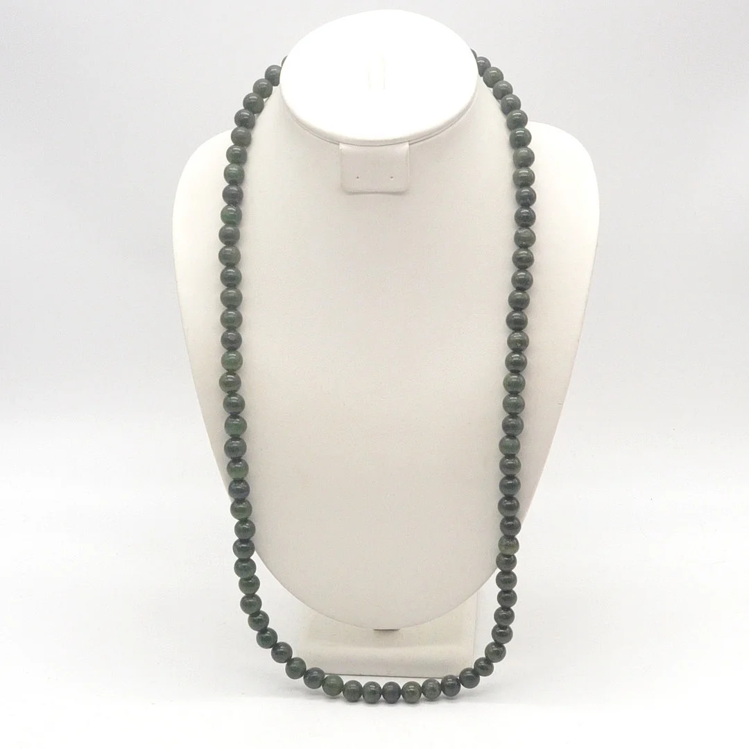 PERLENCOLLIER AUS AVENTURIN, RUNDE PERLEN, POLIERTE OBERFLÄCHE, SCHRAUBVERSCHLUSS, VINTAGE, CA. 81 CM. — Necklace — Kunst- und Auktionshaus Kleinhenz