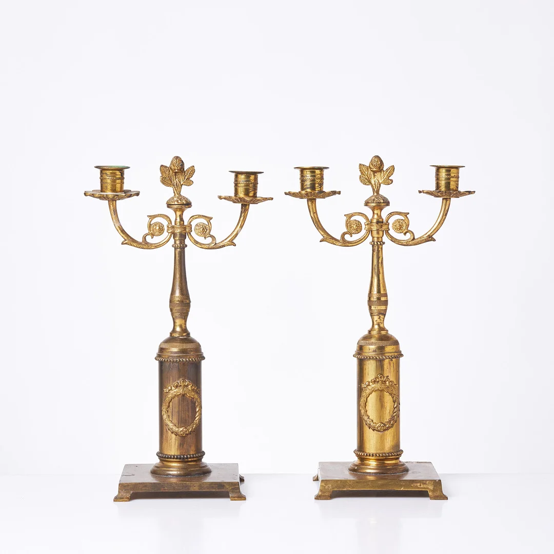 KANDELABRAR, 1 par, empirestil, vardera för två ljus, 18/1900 tal. — Candlesticks — Stockholms Auktionsverk Sickla