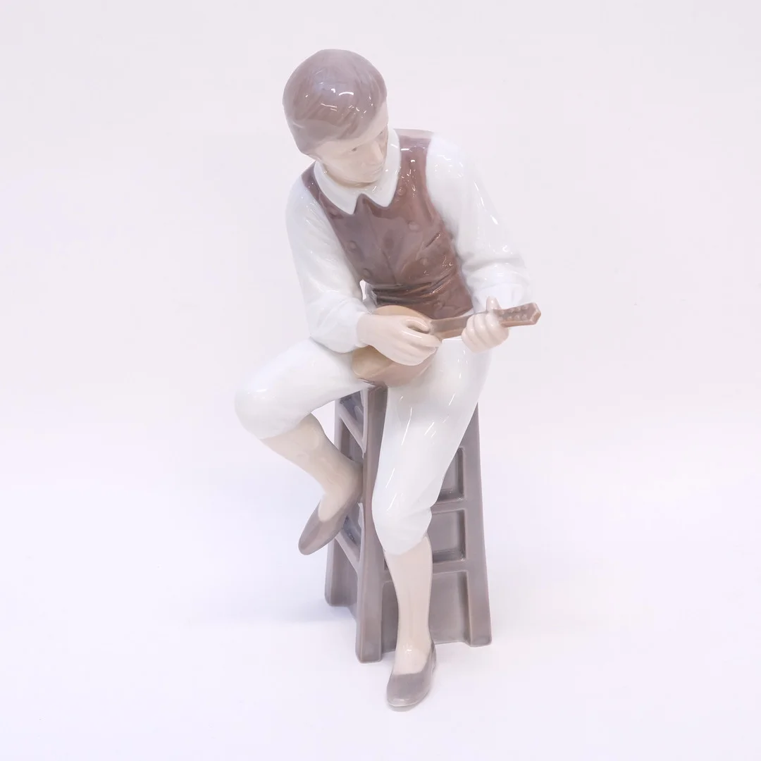 FIGUR, BING & GRÖNDAHL. — European — Björnssons Auktionskammare
