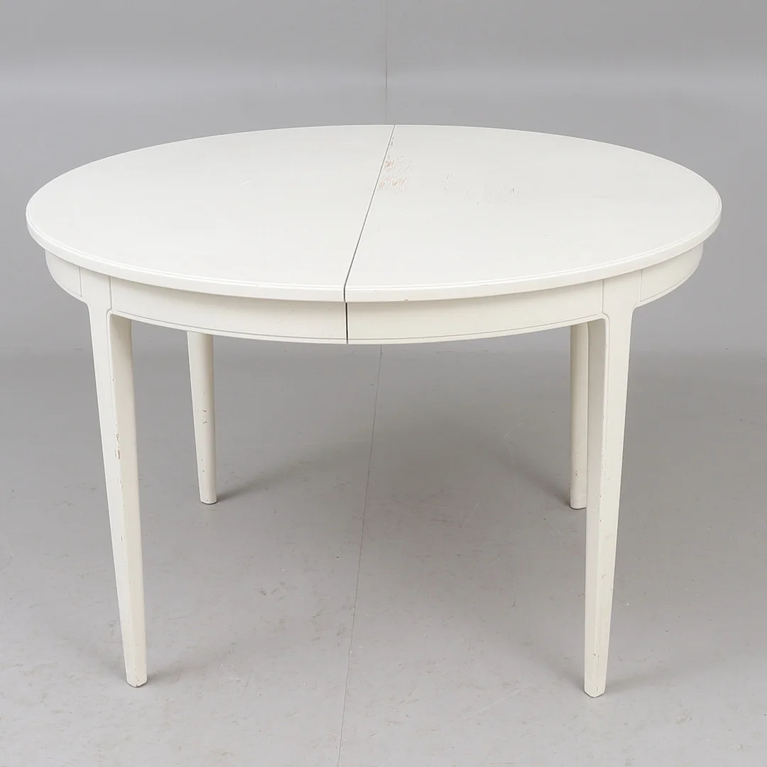 CARL MALMSTEN. MATBORD, trä, "Herrgården", Bodafors. — Tables — RA Auktionsverket Norrköping