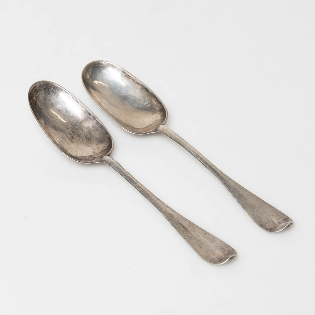 JÖNS SPÅNGBERG, 2 st. skedar, silver. Gränna 1769. — Silver — Stockholms Auktionsverk Helsingborg