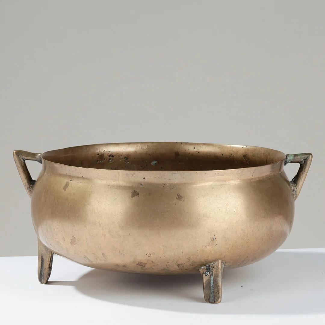 Stort bronze / malm kar på ben ' Trebening' 19 årh. Skandinavien. — Pewter, Brass & Copper — Palsgaard Kunstauktioner