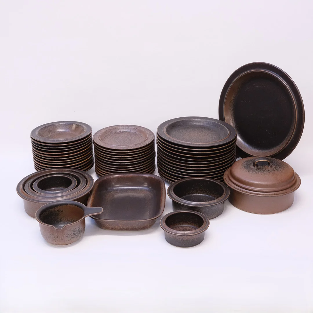 ULLA PROCOPÉ. MATSERVIS, "RUSKA", ARABIA, 51 DELAR. — Tableware — Björnssons Auktionskammare