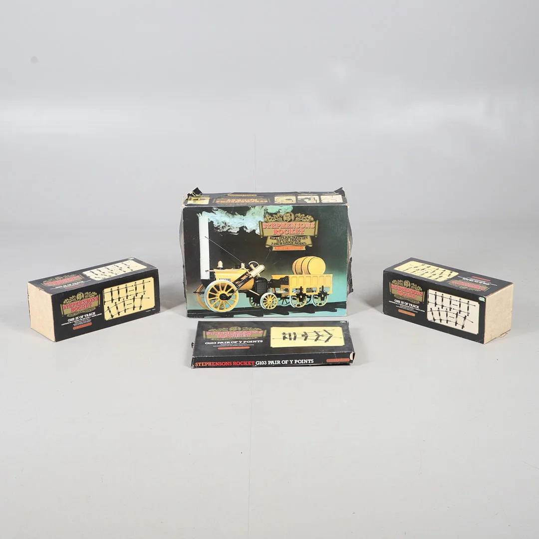 HORNBY STEAM TRAIN SET - STEPHENSON'S ROCKET & ACCESSORIES. — Model railways — Lawrences Auctioneers
