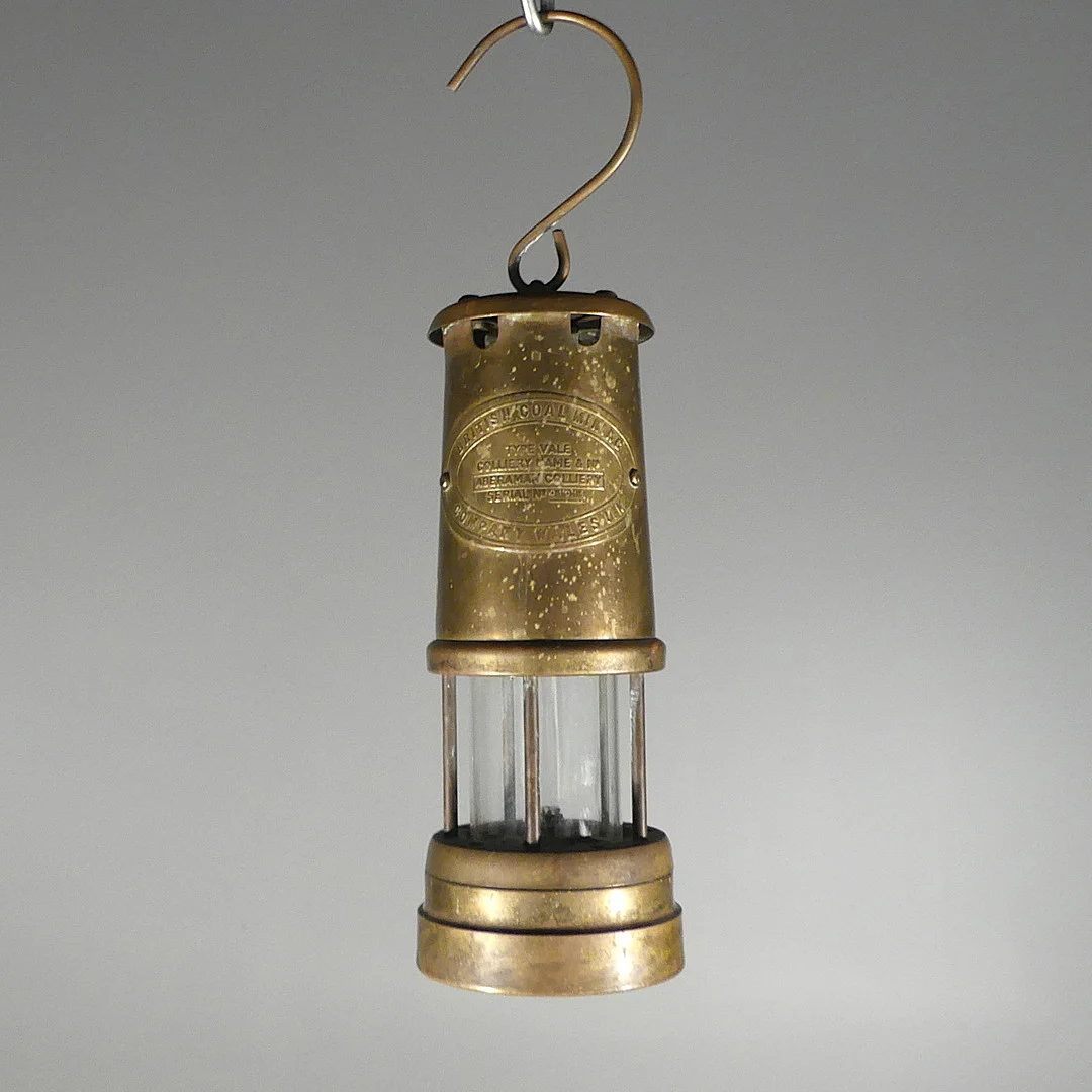 GRUVLYKTA, Aberaman Colliery, Wales. — Other lighting — Lysekils Auktionsbyrå