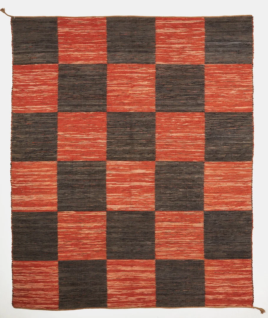 MARGIT THORÉN. Matta, "Schackrutan", för Firma Svenskt Tenn, dubbelvävd trasmatta, färgställning brunt och svart, formgiven 1940 tal. — European Carpets & Textiles — Stockholms Auktionsverk Sickla