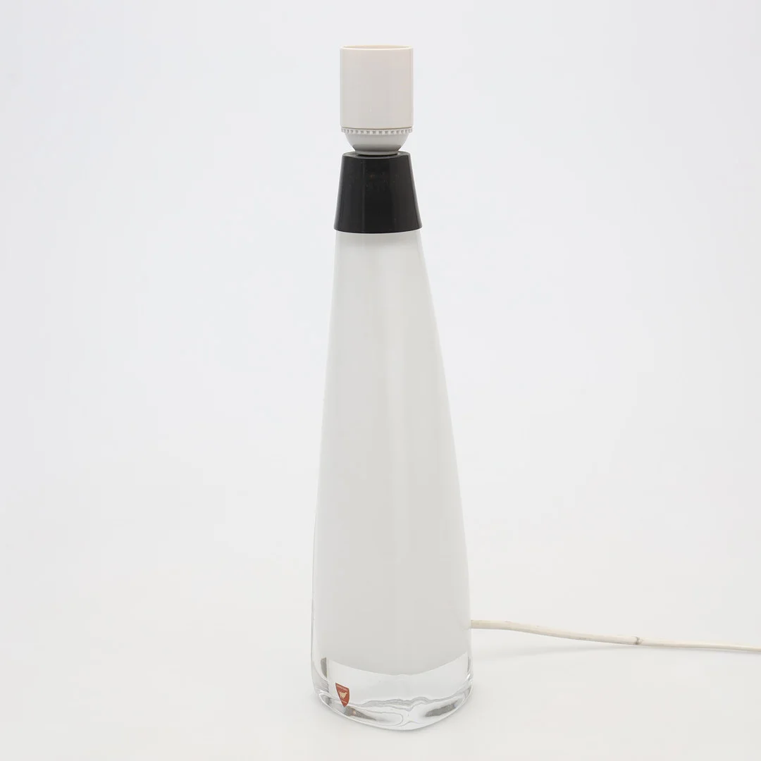 CARL FAGERLUND. BORDSLAMPA, glas, Orrefors. — Table Lamps — Borås Auktionshall