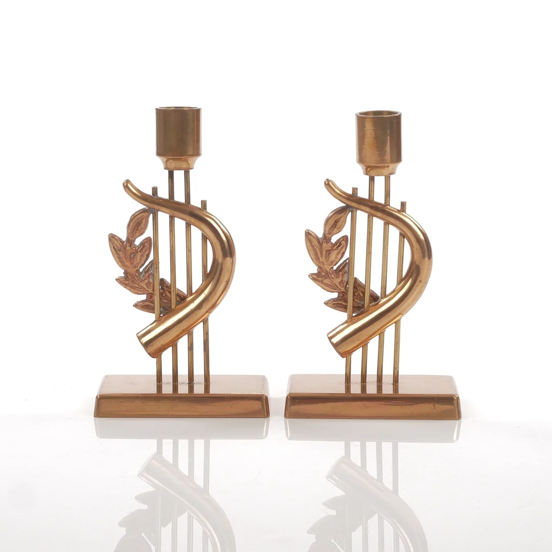 LJUSSTAKAR, ett par, mässing, G Magnusson, 1981. — Candlesticks — Auktionsfirma Kenneth Svensson i Kalmar