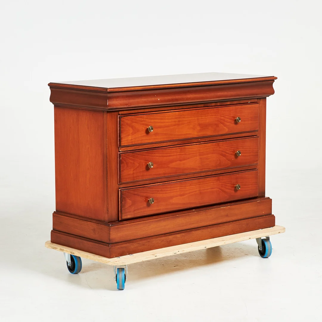 BYRÅ, 3 st draglådor, idegran. — Cupboards, Cabinets & Shelves — Stockholms Auktionsverk Sickla