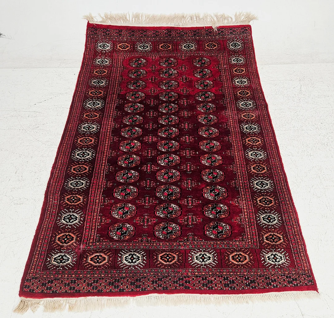 MATTA, orientalisk, Bokhara, ca. 180x118 cm. — European Carpets & Textiles — Auktionshuset Thörner & Ek