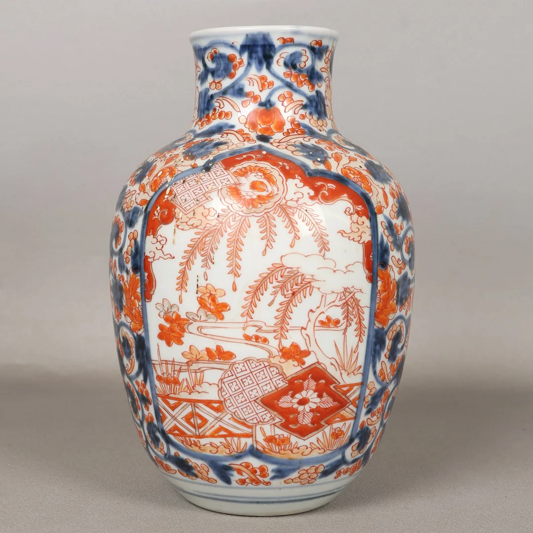 A JAPANESE MEIJI PERIOD IMARI VASE. — Ceramics & Porcelain — Bishop & Miller