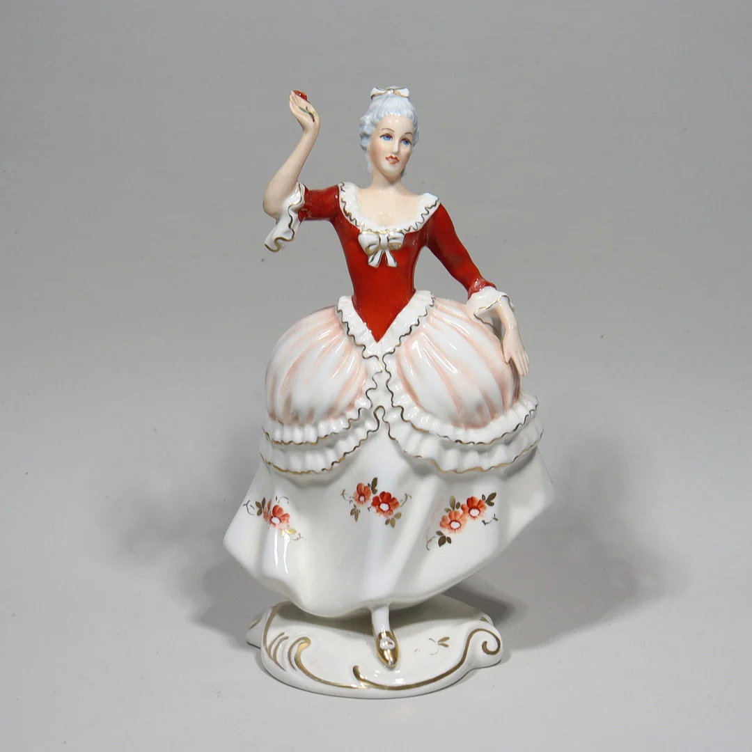 FIGURIN, rokokodam i porslin. — European — Markus Auktioner