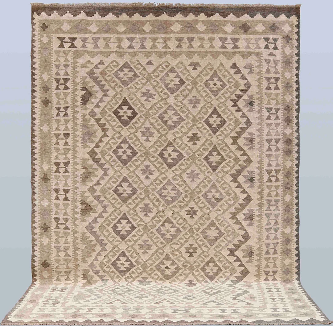 MATTA. Kelim naturfärgad, 288 x 203 cm. — Oriental Carpets & Textiles — Södermanlands Auktionsverk