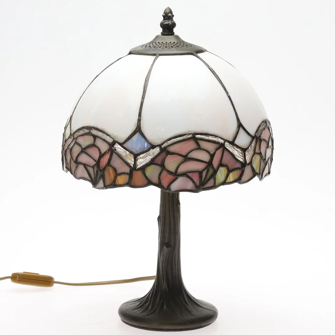 BORDSLAMPA, Tiffany-stil, blyinfattat glas. — Table Lamps — Örebro Stadsauktioner