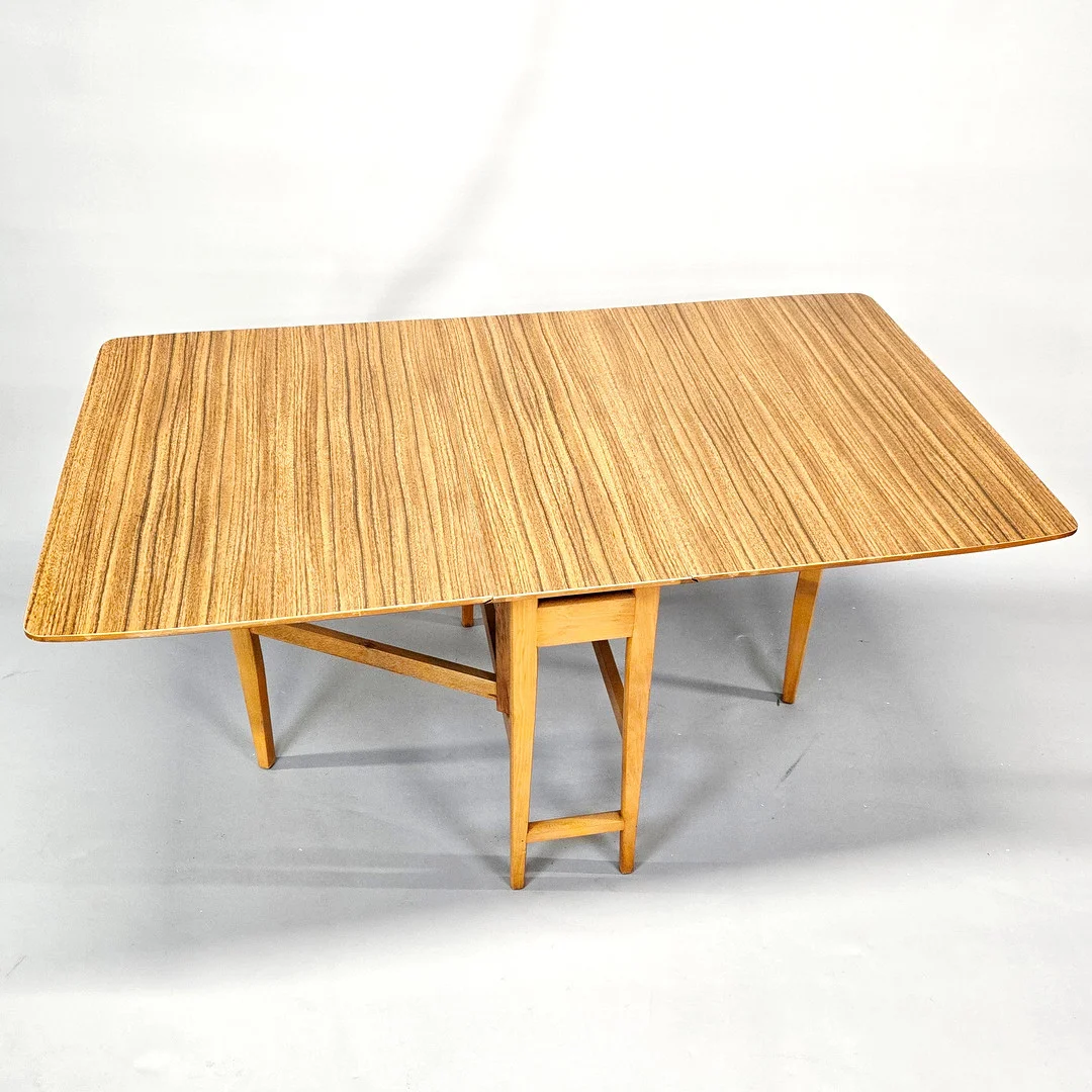 FORMICA DINING TABLE. — Dining room furniture — Chalkwell Auctions