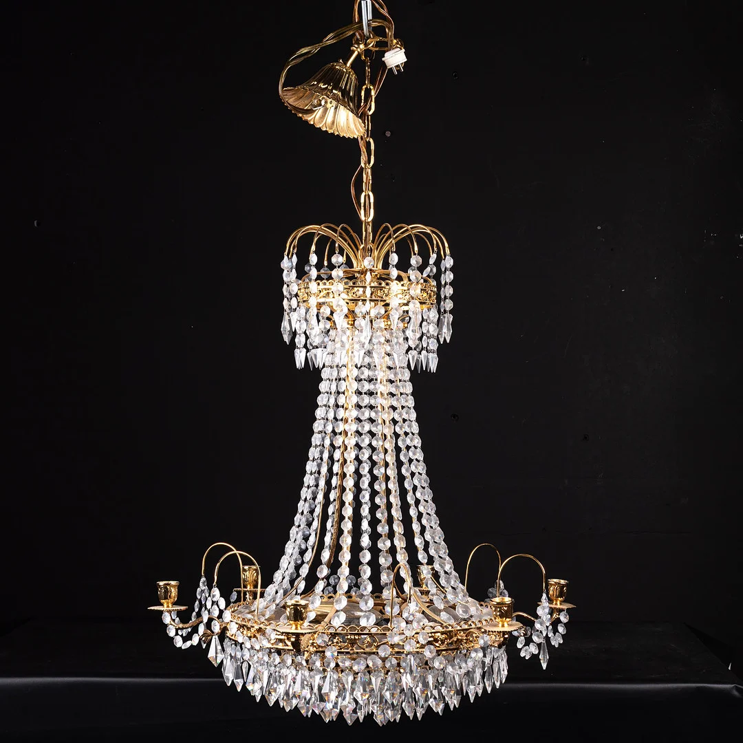LJUSKRONA, 6-armad behängd med prismor, 1900-talets senare del. — Chandeliers — Handelslagret Auktionsservice