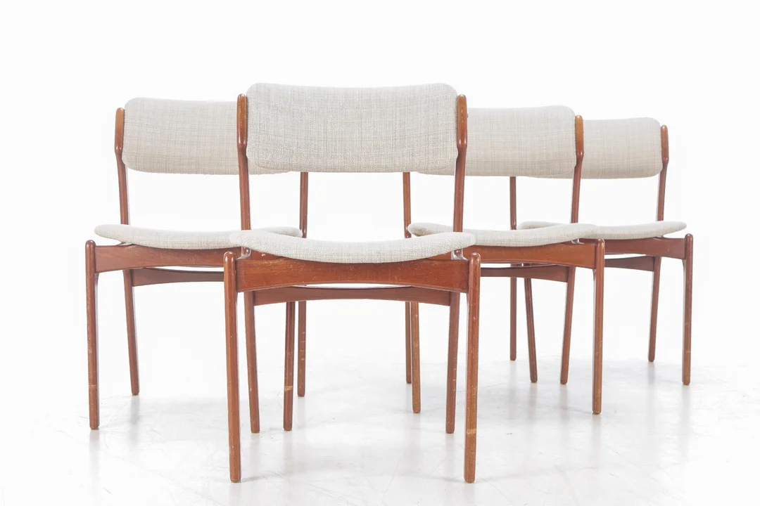 Erik Buch for Oddense Maskinsnedkeri. Four chairs made of teak wood, model 'OD-49' (4) — Furniture/Chairs — Lauritz