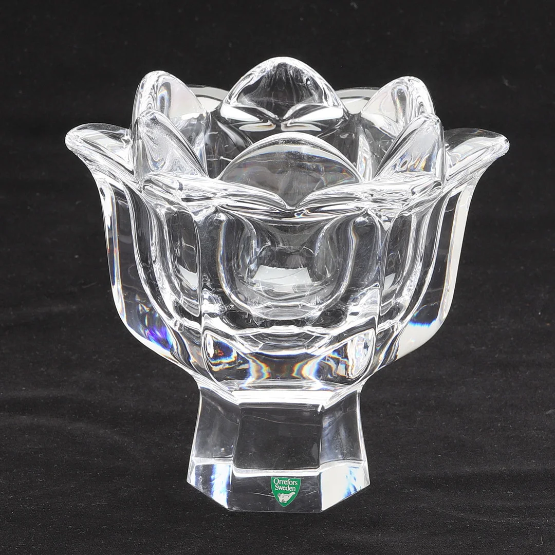 SKÅL på fot, glas, "Lilly", Orrefors. — Art glass — RA Auktionsverket Norrköping