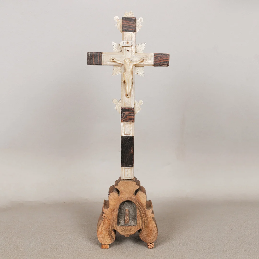 A MOTHER OF PEARL AND OLIVE WOOD CRUCIFIX. — Other — Bishop & Miller