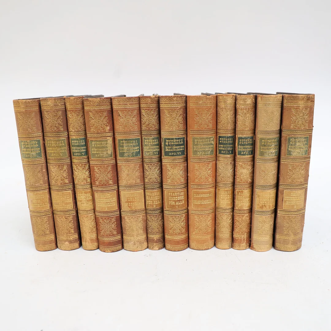 BÖCKER, "Svenska biblioteket" 1800-tal, ryggar med skinn och förgyllning. — Books — Falun Auktionsbyrå
