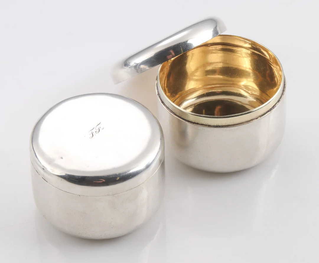 Hans Georg Tillström. A pair of Swedish Empire silver cans, Stockholm 1830 (2) — Silver, bronze, copper and pewter/Hollowware — Lauritz