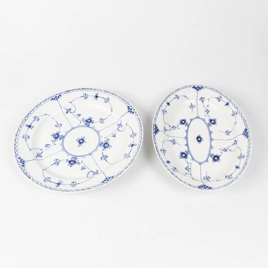FAT, 2 delar, Musselmalet, halvblond, Royal Copenhagen, modell 539, 628, porslin, 1:a sortering. — European — Stockholms Auktionsverk Helsingborg