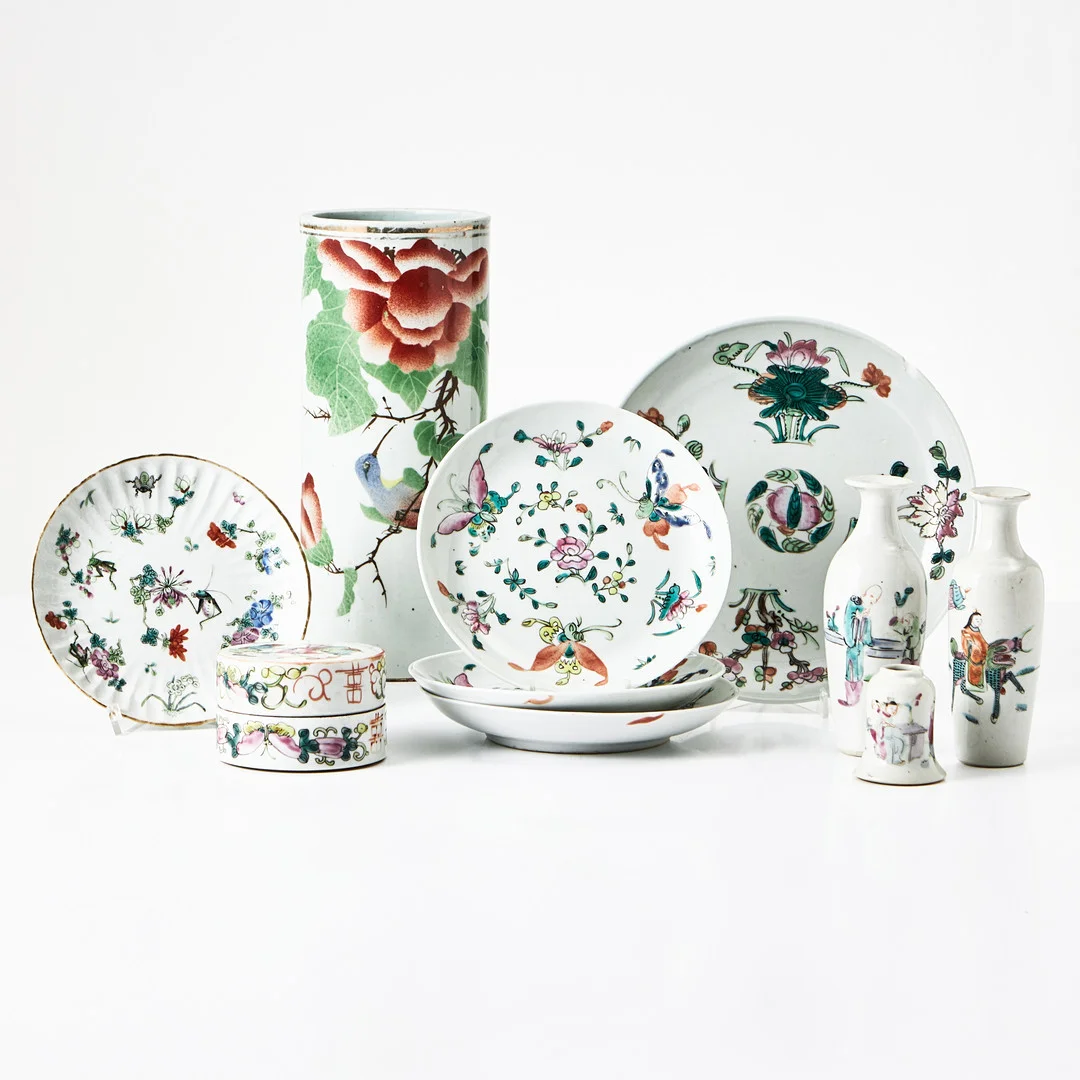 ASSIETTER, ASK, VASER, PENSELTVÄTT, 10 dlr., porslin, Kina, 18- och 1900-tal, varierande dekor av blommor och figurer. — Ceramics & Porcelain — Stockholms Auktionsverk Magasin 5