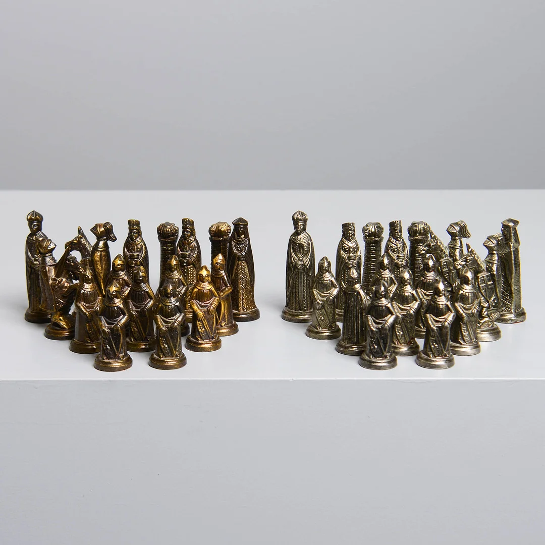 SCHACKPJÄSER, 32 delar. — Other metals — Formstad Auktioner