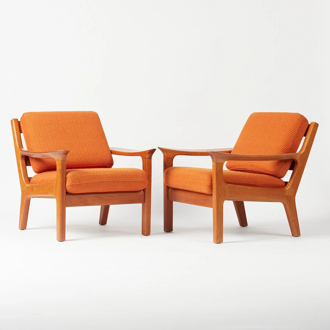 JUUL KRISTENSEN. JK Denmark, Sessel / Lounge Chair, Teak, Wolle, 1970er Jahre, Dänemark. (2). — Armchairs & Chairs — Stockholms Auktionsverk Köln