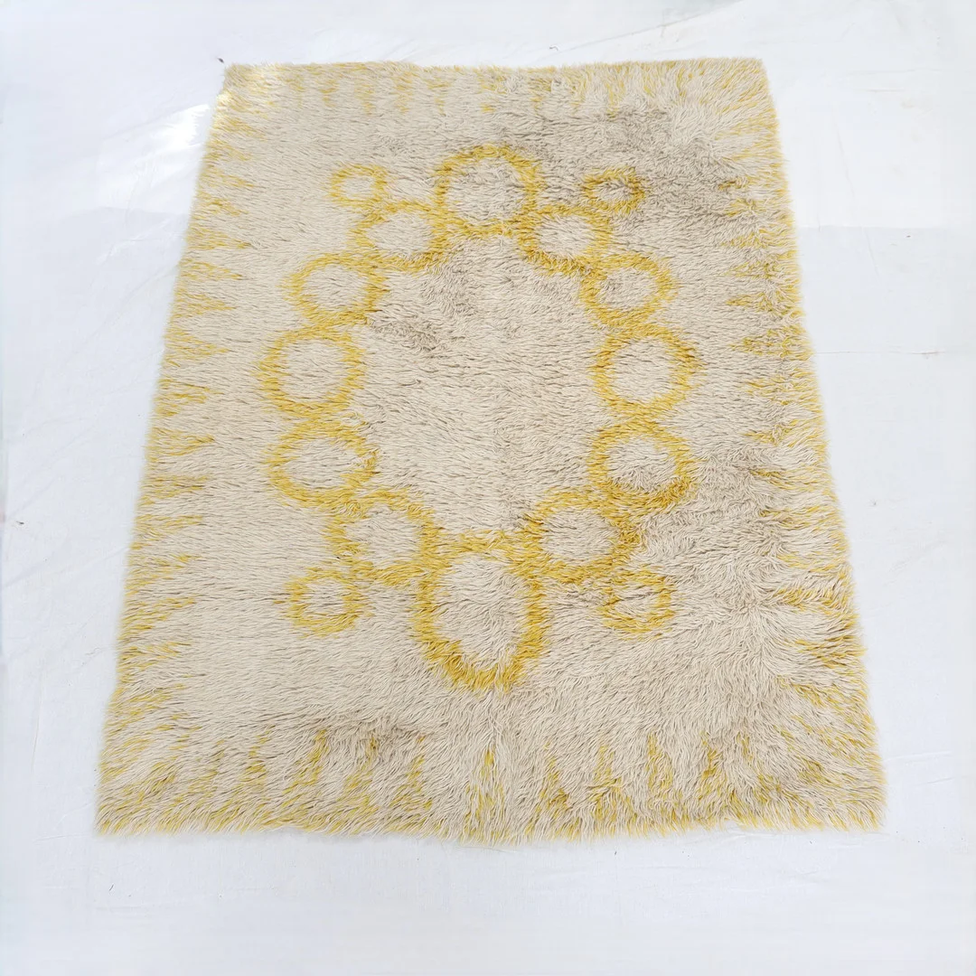 HANDKNUTEN MATTA, Rya, 1970-tal. — Carpets — Falun Auktionsbyrå