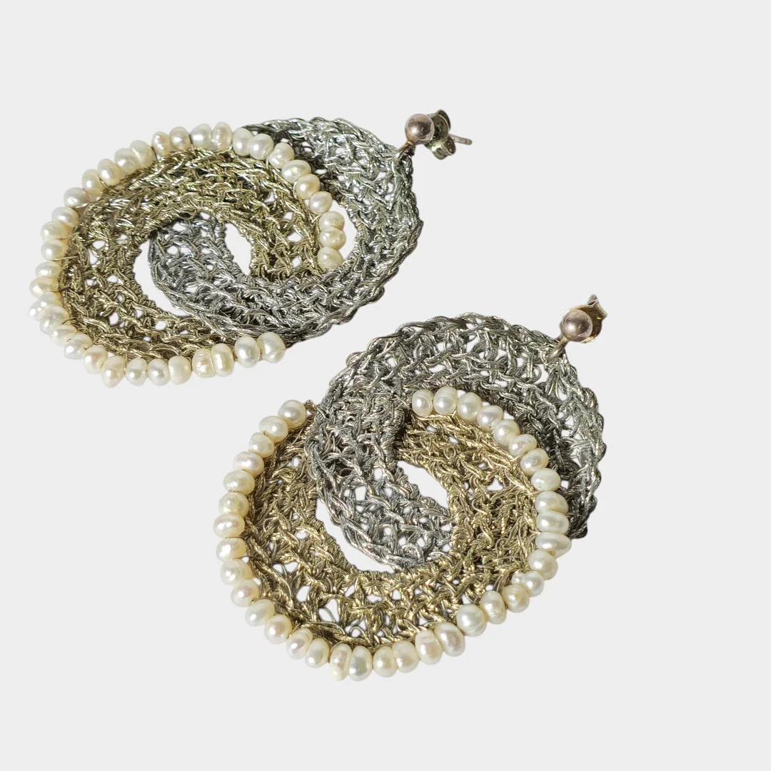 Pendientes en filigrana de plata y perlas cultivadas. — Earrings — Barcelona Auctions