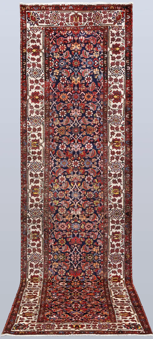 MATTA. Hamadan gallerimodell, 380 x 120 cm. — Oriental Carpets & Textiles — Södermanlands Auktionsverk