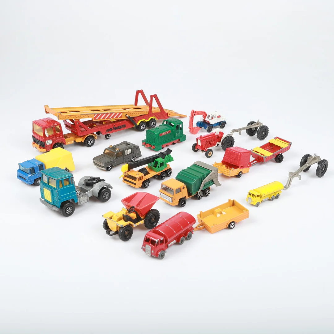 LEKSAKSFORDON, 16 stycken, metall/plast, bl. a. Lesney, MatchBox m. fl. 1900-tal. — Model cars — Helsingborgs Auktionskammare