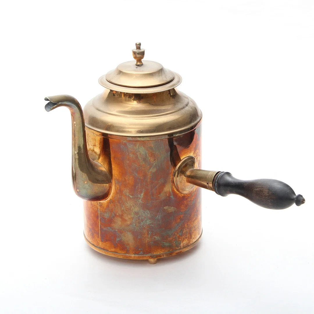 SERVERINGSKANNA, mässing, Skultuna, 1.3 liter. — Pewter, Brass & Copper — Kalmar Auktionsverk