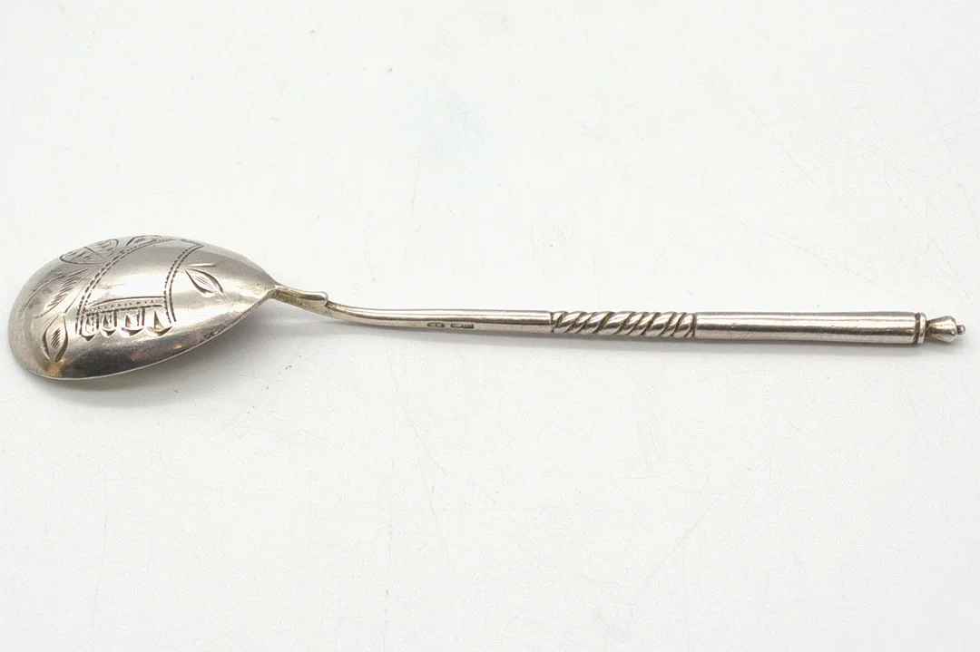 ANTIKER RUSSISCHER 875 SILBER/84 ZOLOTNIKI LÖFFEL, KOSTROMA UM 1900. — Silver — Kunst- und Auktionshaus Kleinhenz