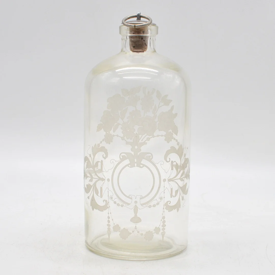 FRANZÖSISCHE FLASCHE MIT STOPFEN, MEDAILLON- UND BLUMENDEKOR, GEÄTZT, SPÄTE 19. JAHRHUNDERT. — Art glass — Kunst- und Auktionshaus Kleinhenz