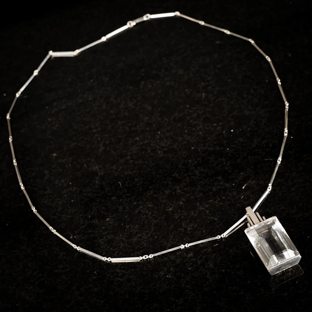 HERIBERT ENGELBERT. Ateljé Stigbert, Collier, Silver, Besatt med bergskristall, 1943. — Necklace — Norrlands Auktionsverk
