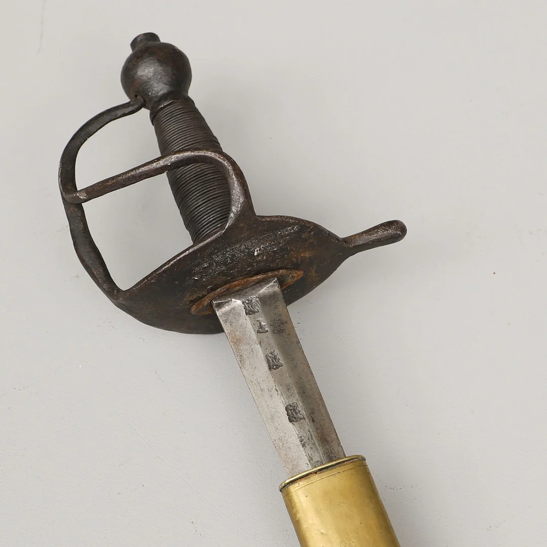HUGGVÄRJA, svensk, m/1832, för flottan. Förändringsmodell. — Edged weapons — Crafoord Auktioner Malmö