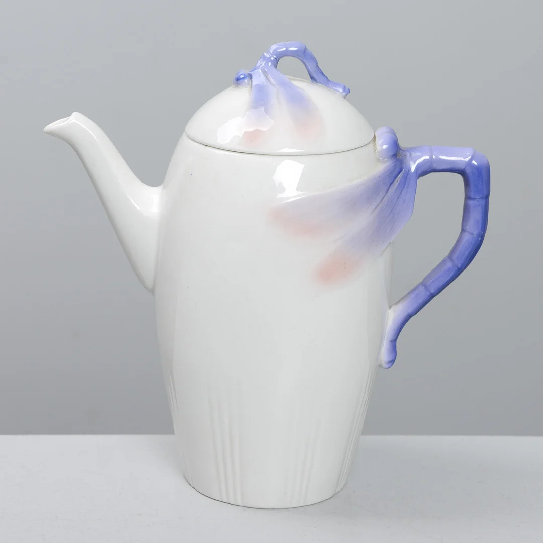 ALF WALLANDER. "Trollslända", kaffekanna, art nouveau, Rörstrand, tidigt 1900-tal. — European — Formstad Auktioner