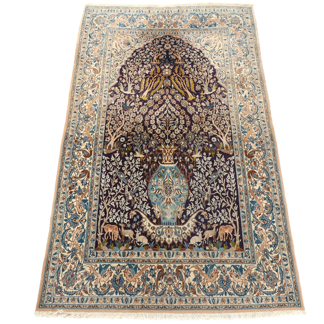 Persian Isfahan. Wool with silk on cotton. 290x170 cm. — Carpets, rugs and textiles/Oriental carpets and rugs — Lauritz