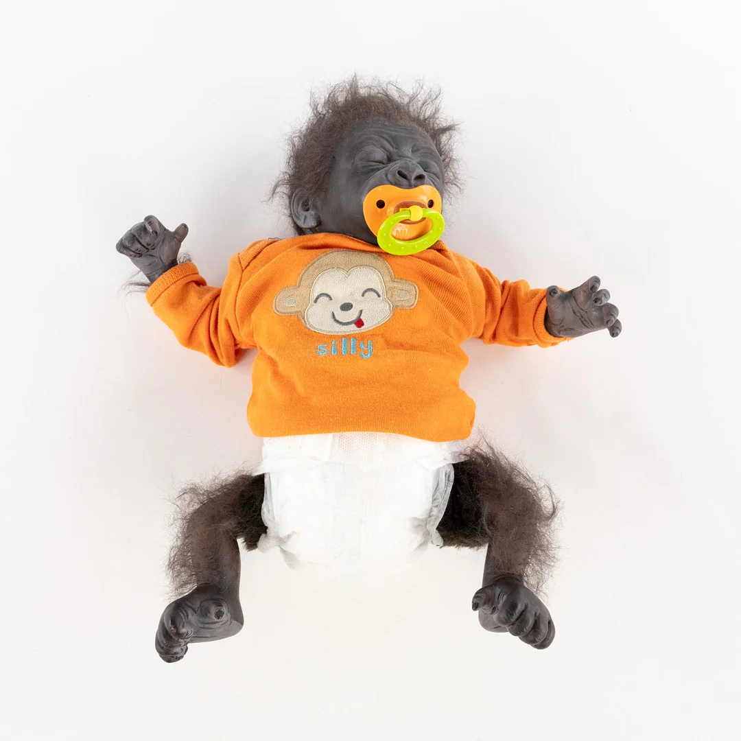 DOCKA, Reborn, gorillababy. — Dolls & Teddybears — Karljohan Auktioner