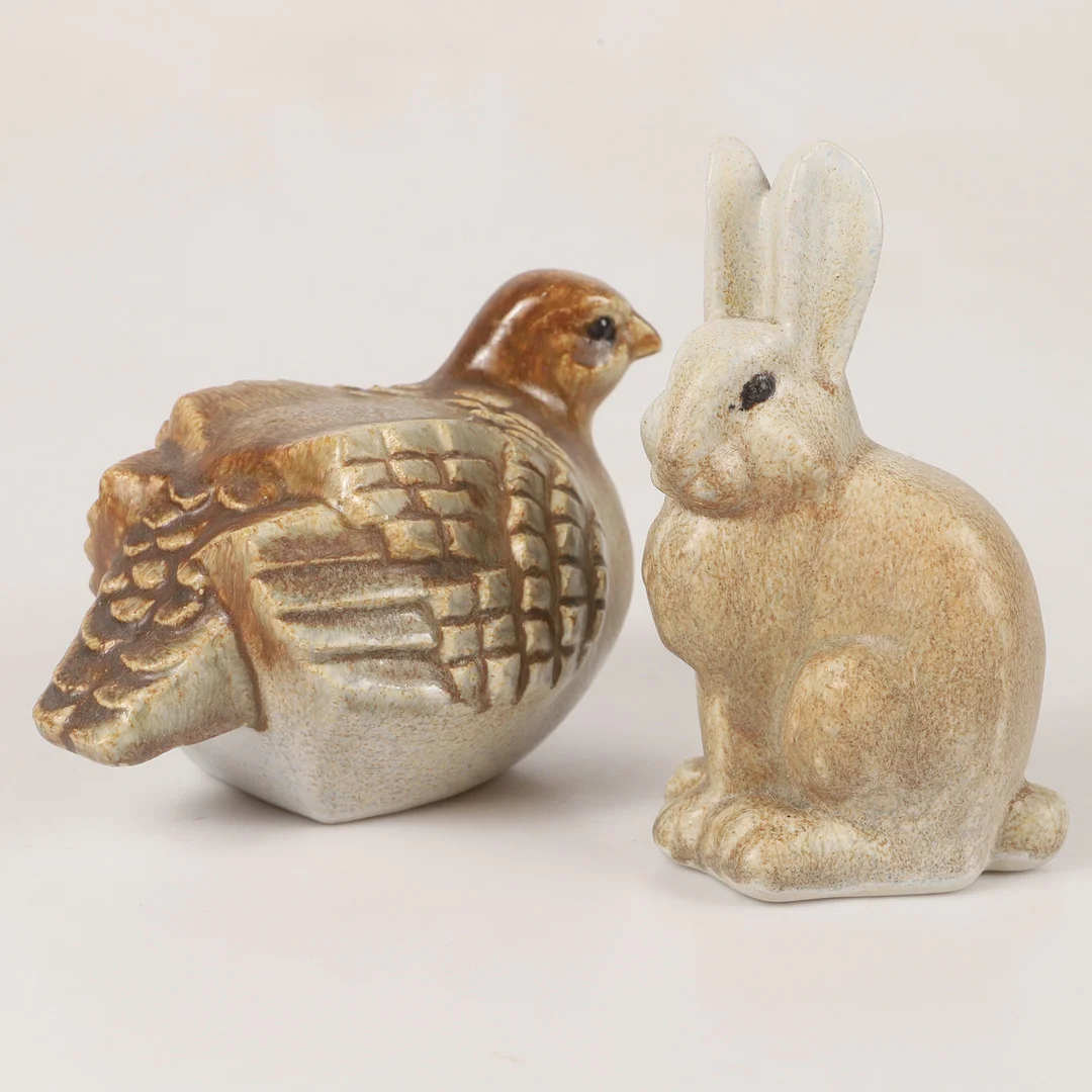 ÅKE THORNBLAD. Figuriner, 2 stycken, hare/ripa, keramik, Höganäs Keramik. — European — Helsingborgs Auktionskammare