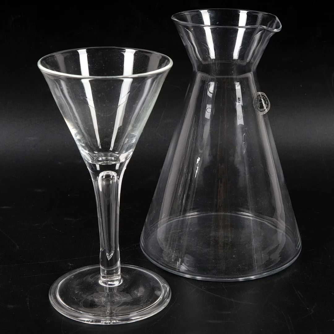 VINGLAS OCH KARAFFER, 10 delar, "Enhörna", ur IKEA´s 1700-tals serie och "Leende", IKEA Sverige, 1900-talets andra hälft. — Tableware — Ekenbergs Auktioner