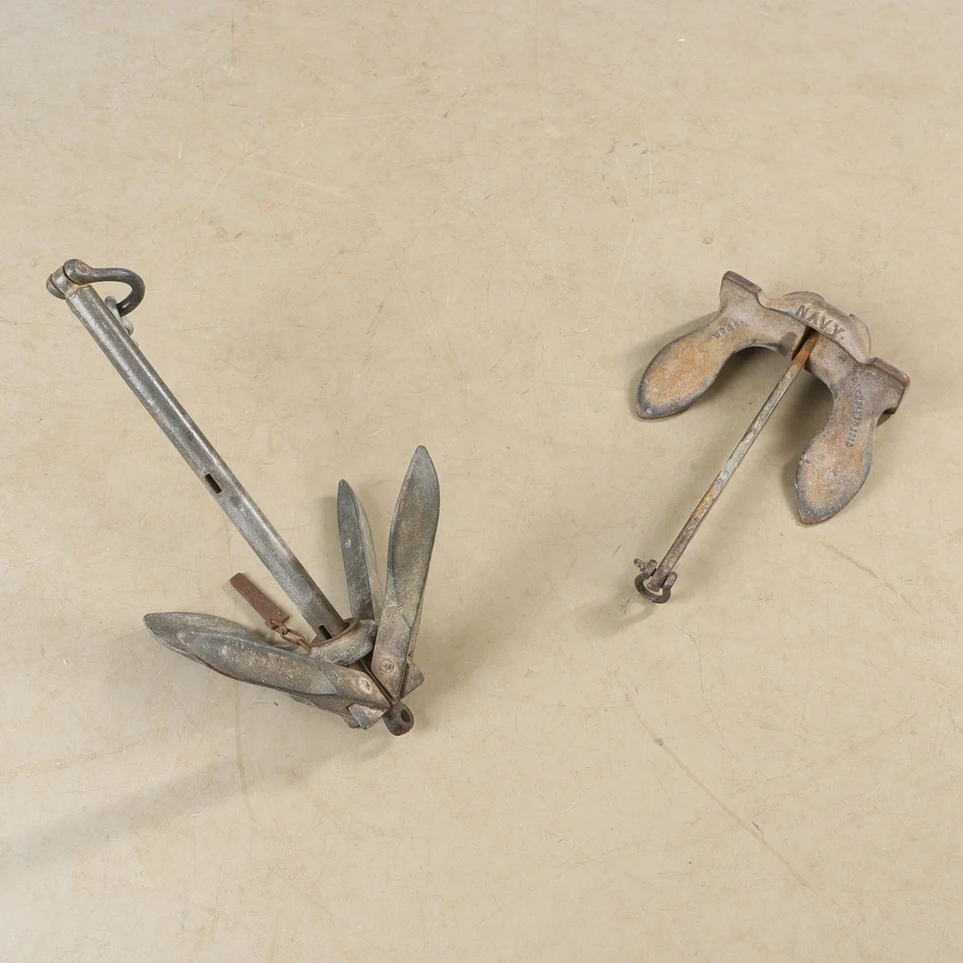 ANKARE, 2 stycken, gjutjärn, 1900/2000-tal. — Other metals — Helsingborgs Auktionskammare
